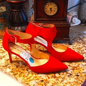 Beautiful new Nine West orange red seven and a half shoe. 3 inch heel